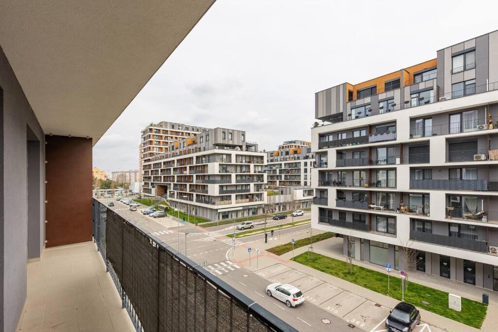 Cityscape Oasis: Active Heaven Apartment *