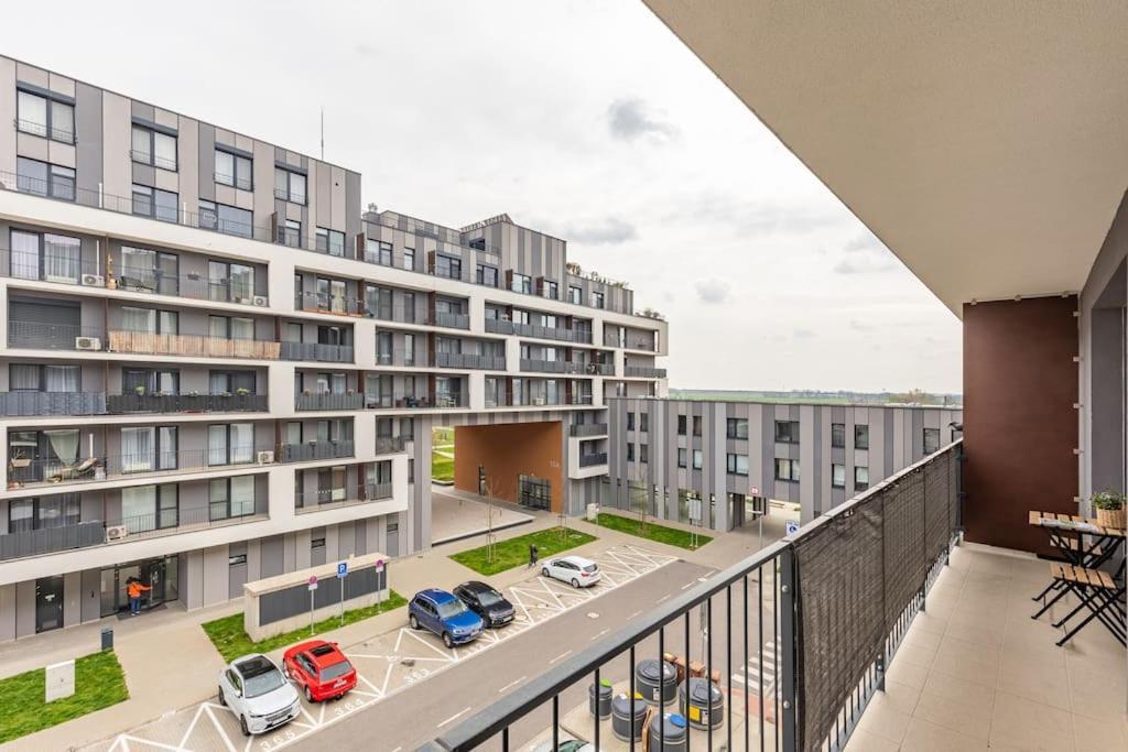 Cityscape Oasis: Active Heaven Apartment Pressburg