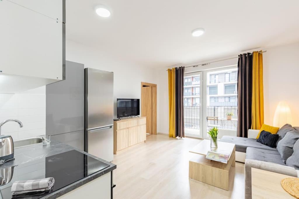 Cityscape Oasis: Active Heaven Apartment