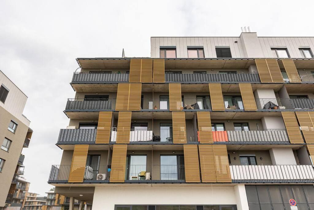 Cityscape Oasis: Active Heaven Apartment *