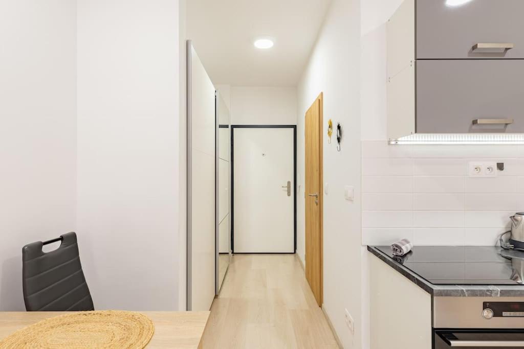 Cityscape Oasis: Active Heaven Apartment Pressburg