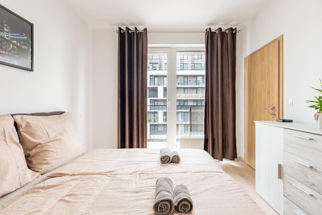 Cityscape Oasis: Active Heaven Apartment
