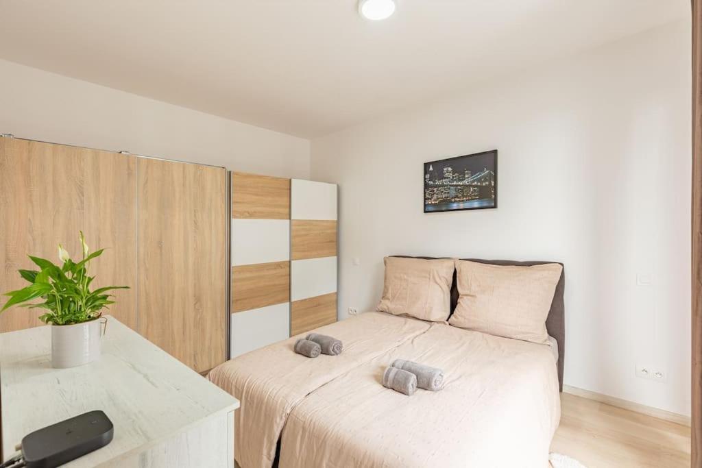 Cityscape Oasis: Active Heaven Apartment *