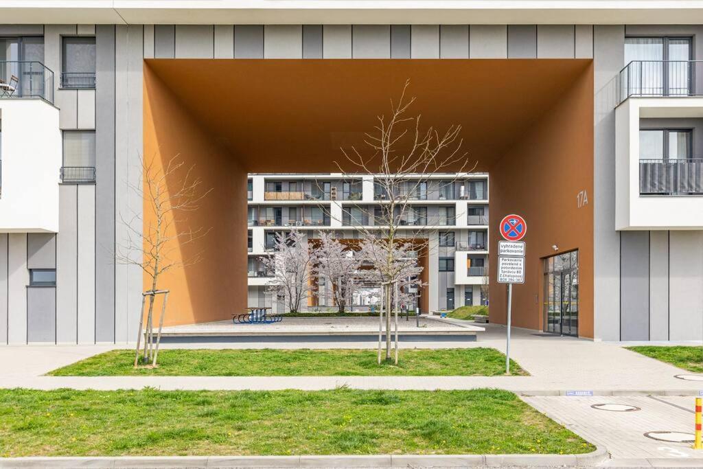Cityscape Oasis: Active Heaven Apartment *