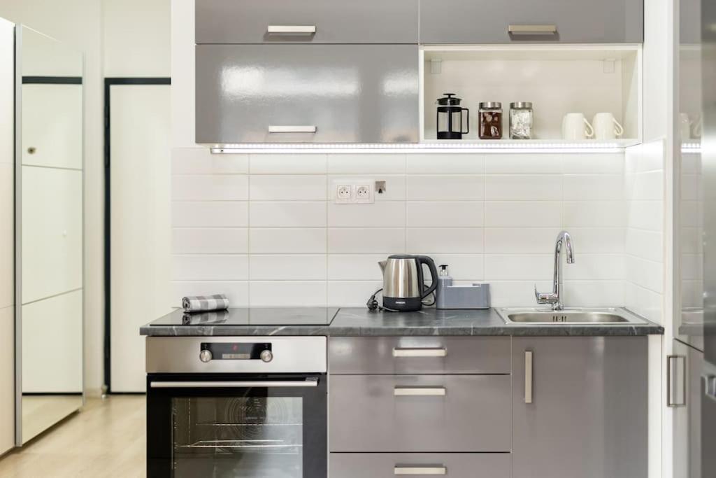 Apartment Cityscape Oasis: Active Heaven Pressburg