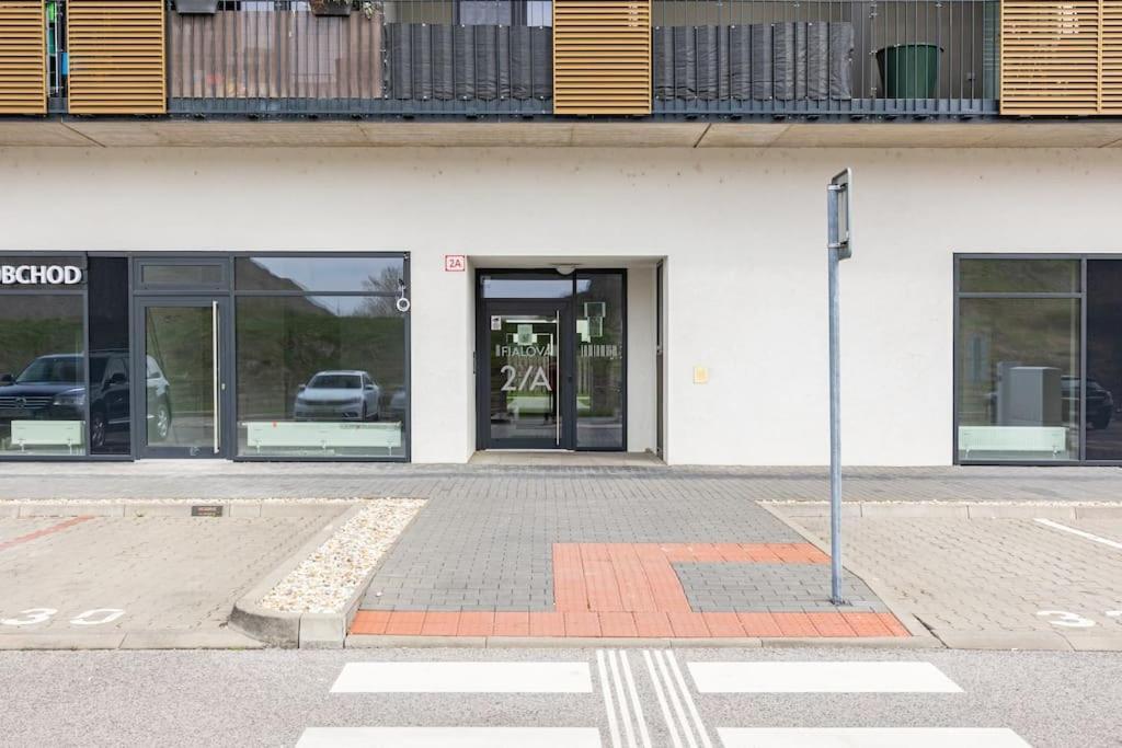 Cityscape Oasis: Active Heaven Apartment Pressburg